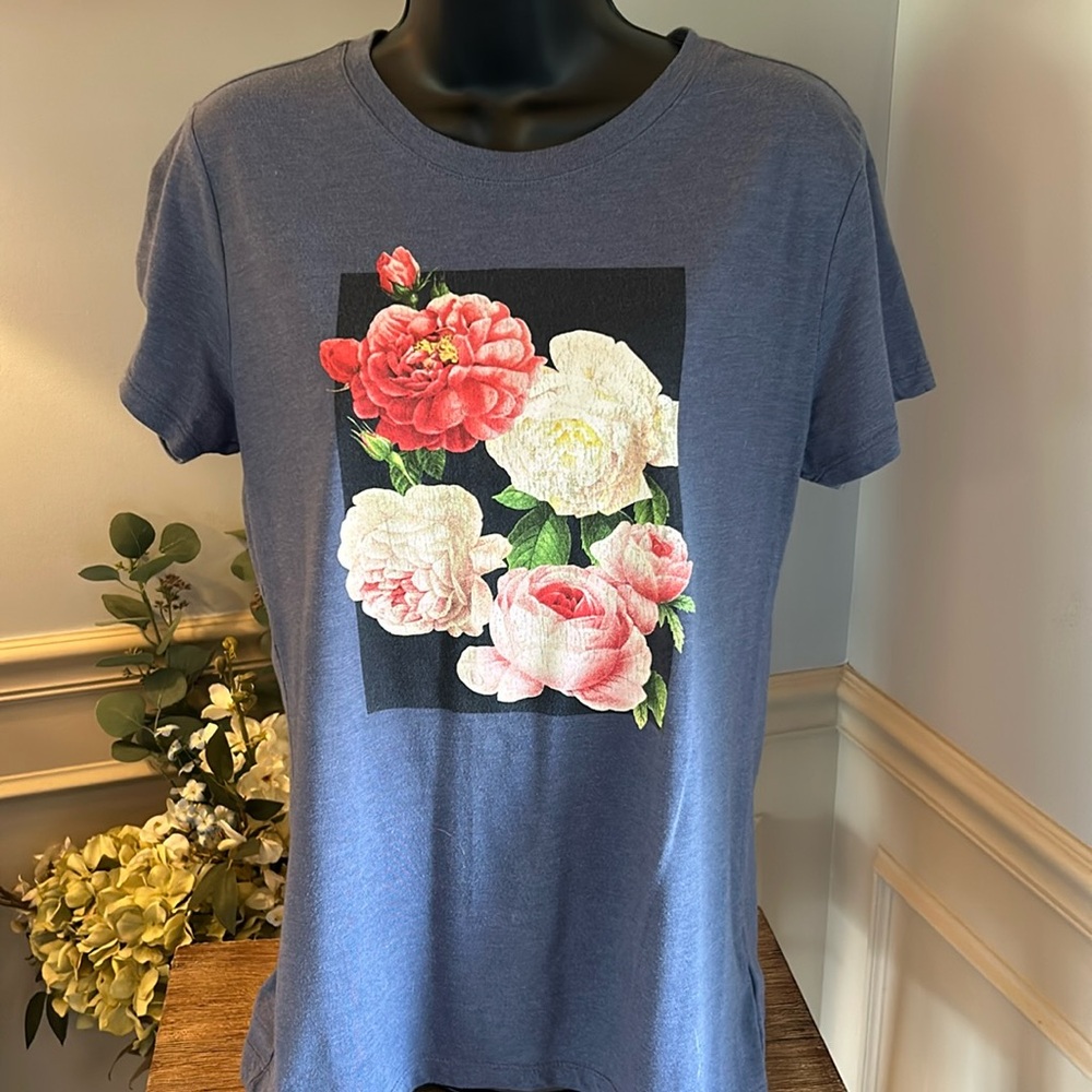 Aeropostale Women’s Roses T-shirt